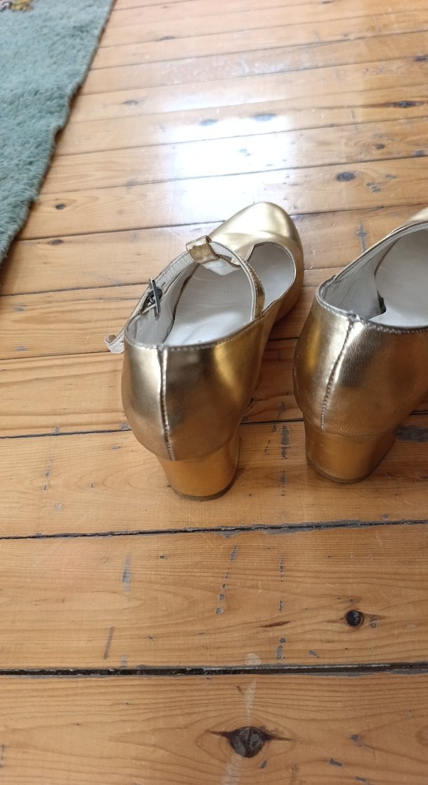 Altın Renkli Tokalı Kadın Topuklu Ayakkabı - Görsel 4