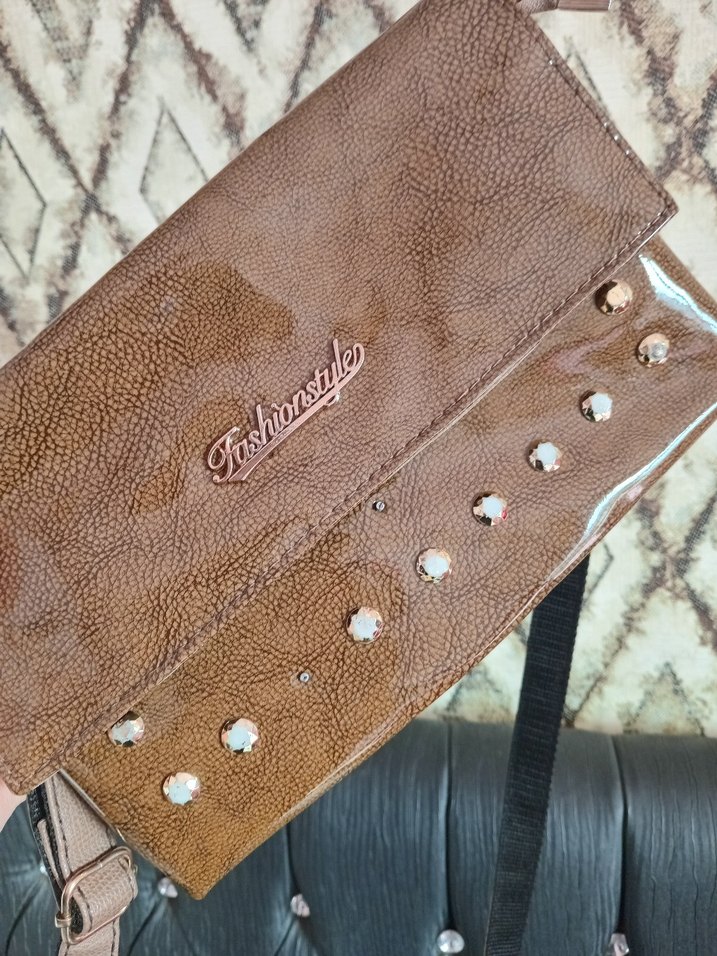 Kahverengi Parlak Kadın Deri Çanta - Görsel 2