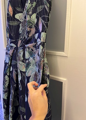 ADL Lacivert Çiçek Desenli Uzun V Yaka Elbise - Görsel 4