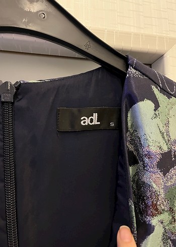 ADL Lacivert Çiçek Desenli Uzun V Yaka Elbise - Görsel 2