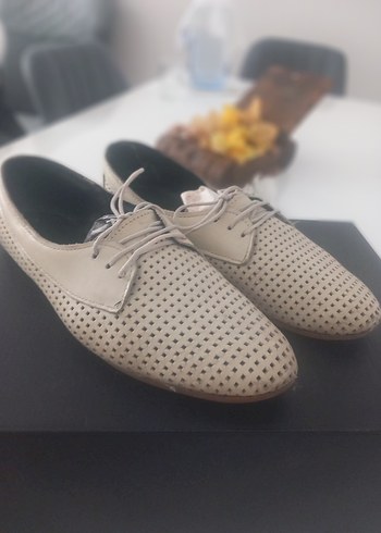 Bej Minimalist Kadın Klasik Ayakkabı