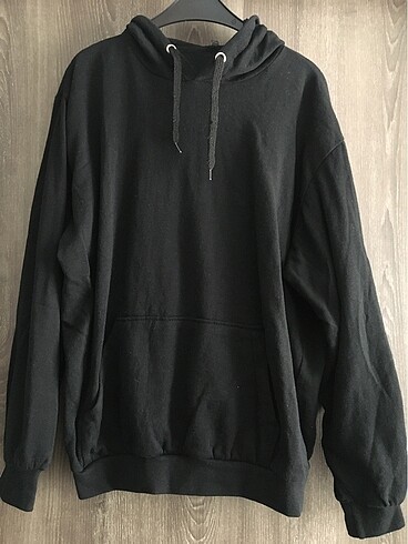 Kapüşonlu sweatshirt.