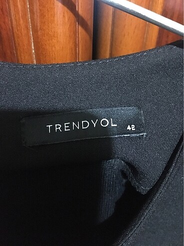 Trendyol & Milla Siyah diz altı elbise