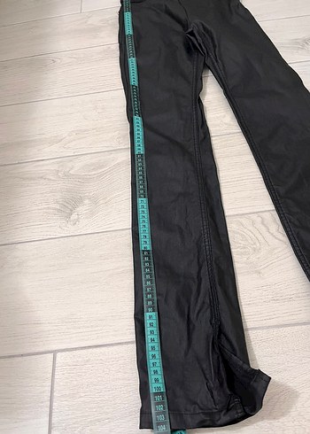 Stradivarius Siyah Deri Dar Kesim Pantolon