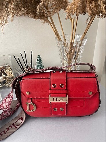 Kırmızı dior