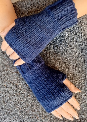 Kadın Lacivert Örgü Parmaksız Eldiven - Görsel 4