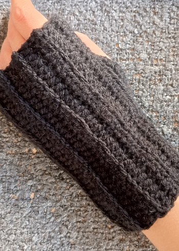 Siyah Örgü Parmaksız Eldiven - Görsel 3