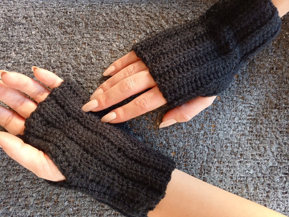 Siyah Örgü Parmaksız Eldiven - Görsel 5