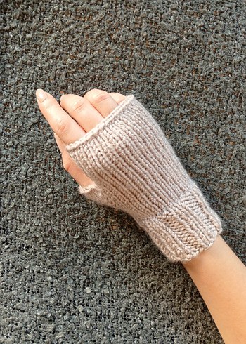 Bej Örgü Parmaksız Kadın Eldiveni - Görsel 2