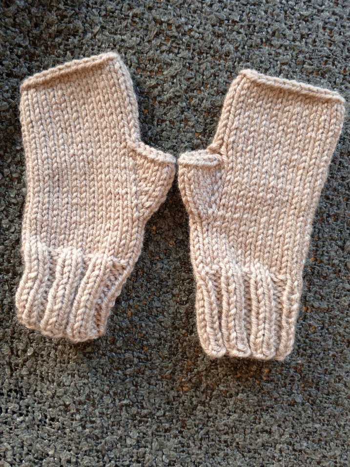 Bej Örgü Parmaksız Kadın Eldiveni - Görsel 4