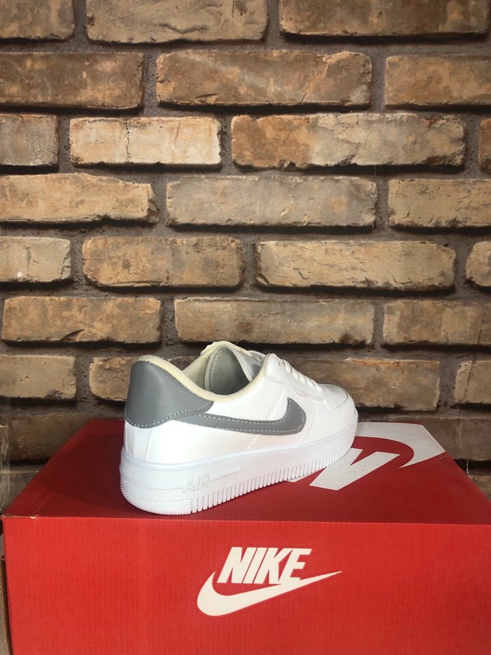 Nike Beyaz Kadın Spor Ayakkabı - Görsel 2