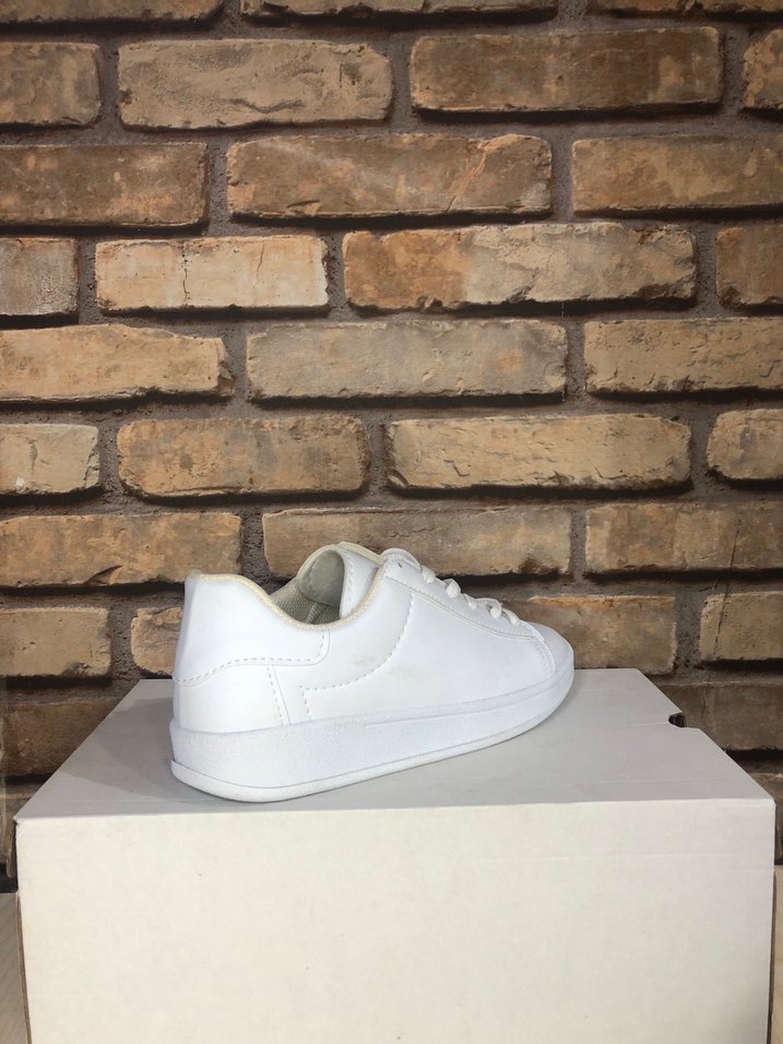 Minimal Beyaz Düşük Bilekli Sneaker — görsel 2/5