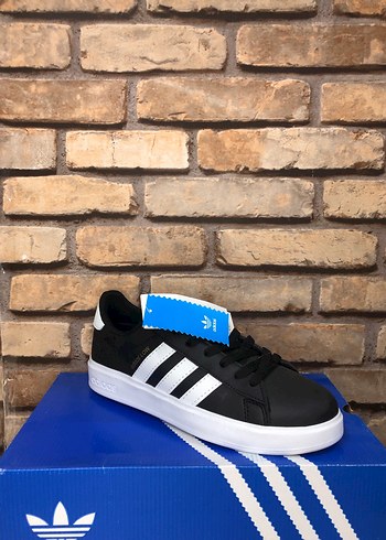 Adidas Siyah Beyaz Dusuk Bilekli Sneaker
