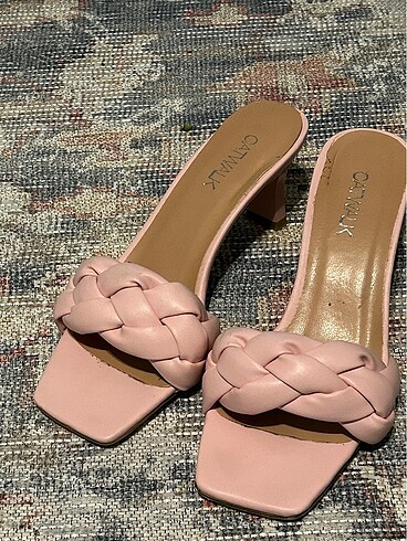 Zara model toz pembe topuklu terlik