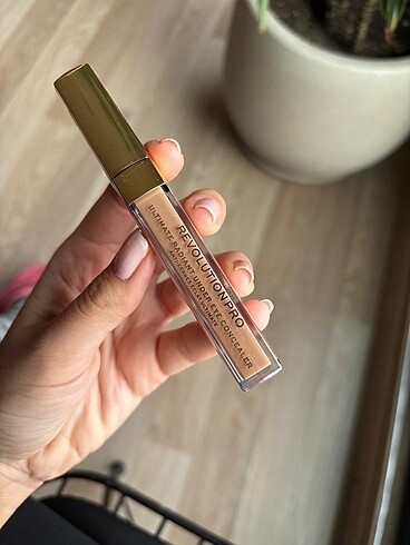 Revolution Pro Concealer Kapatıcı