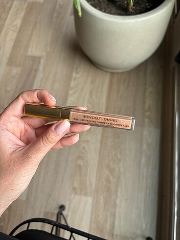 Revolution Pro Concealer Kapatıcı