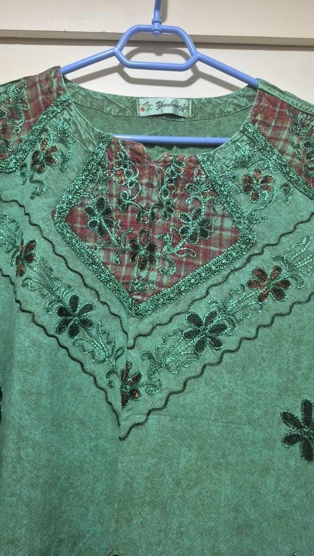 Nakışlı Dantel Detaylı Yeşil Bohem Bluz - Görsel 2