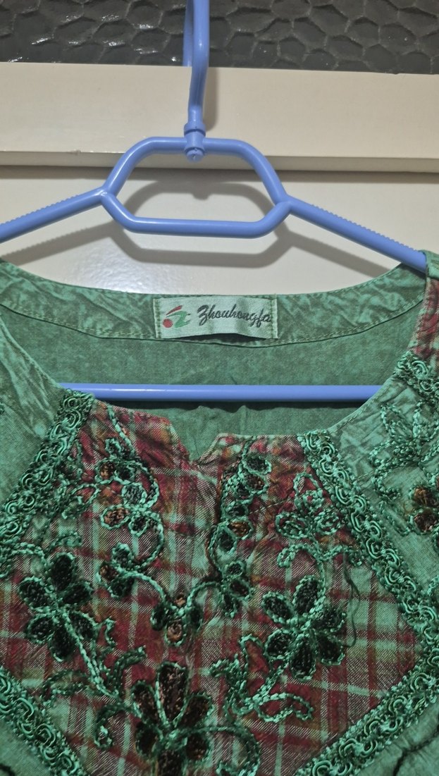 Nakışlı Dantel Detaylı Yeşil Bohem Bluz - Görsel 3