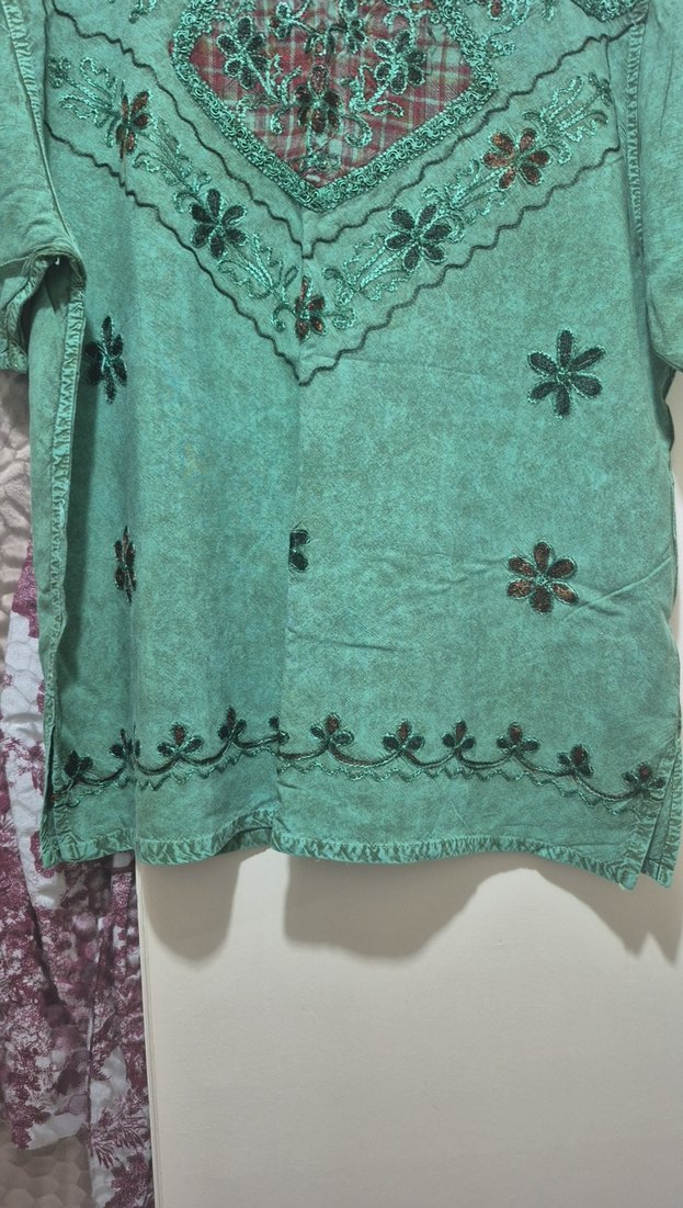 Nakışlı Dantel Detaylı Yeşil Bohem Bluz - Görsel 4