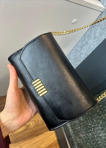 Mango Modern Klasik Siyah Deri Zincir Detaylı Çanta
