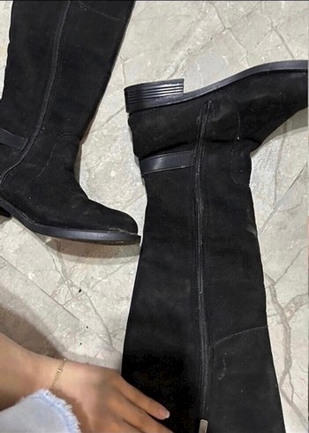 Zara Siyah Süet Kemerli İnce Topuklu Diz Üstü Kadın Çizme