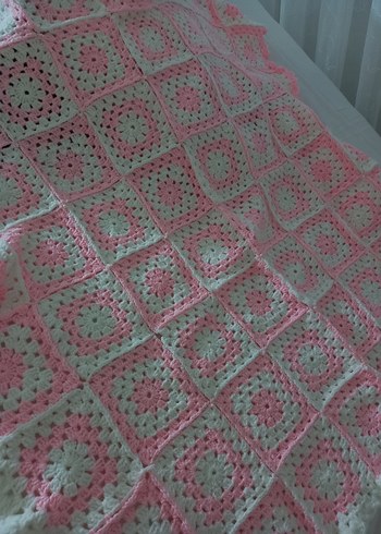 Pembe Kareli Örgü Çocuk Battaniyesi