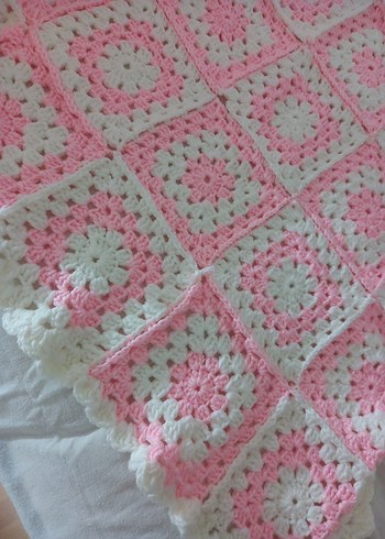 Pembe Kareli Örgü Çocuk Battaniyesi - Görsel 5