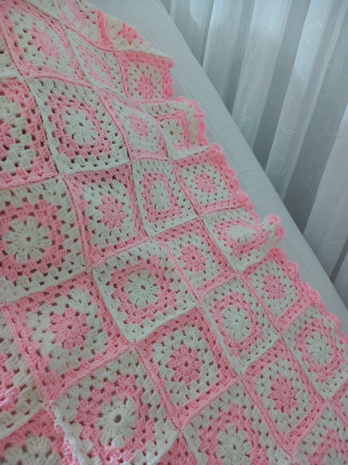 Pembe Kareli Örgü Çocuk Battaniyesi - Görsel 2