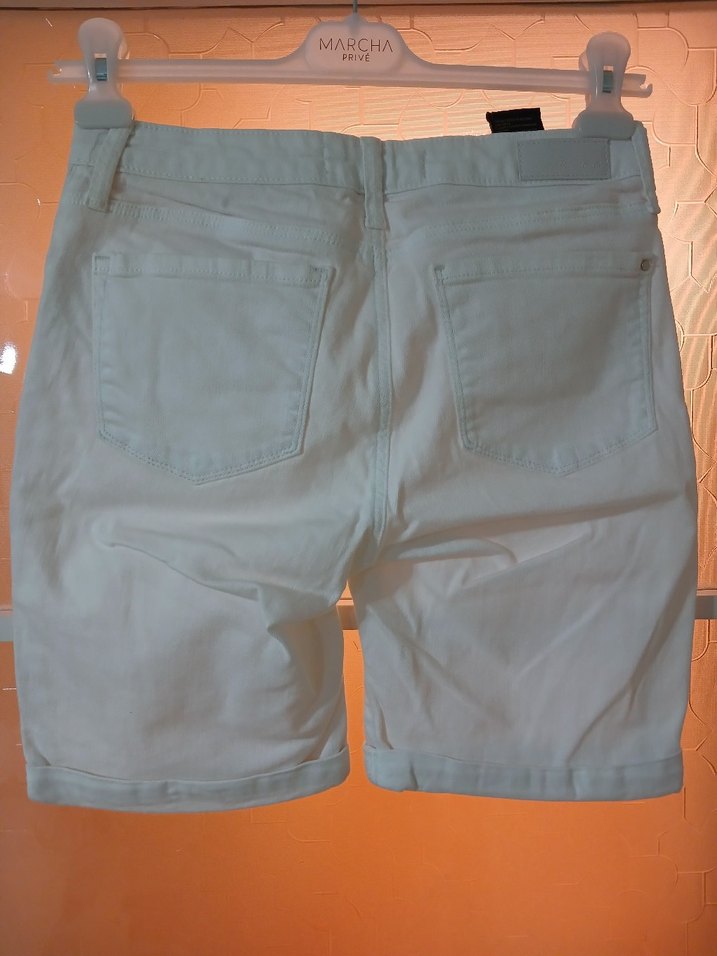 Gri Kadın Denim Kemerli Bermuda Şort - Görsel 2