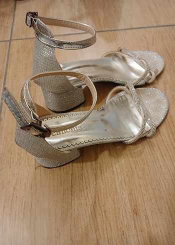 Bej Yılan Desenli Tokalı Topuklu Kadın Ayakkabı - Görsel 2