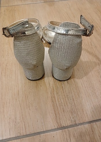 Bej Yılan Desenli Tokalı Topuklu Kadın Ayakkabı - Görsel 3