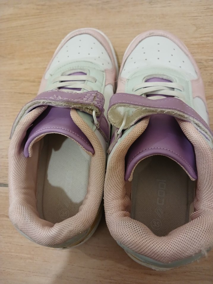 Kız Çocukları için Pastel Renkli Velcro Bağcıklı Spor Ayakkabı - Görsel 3