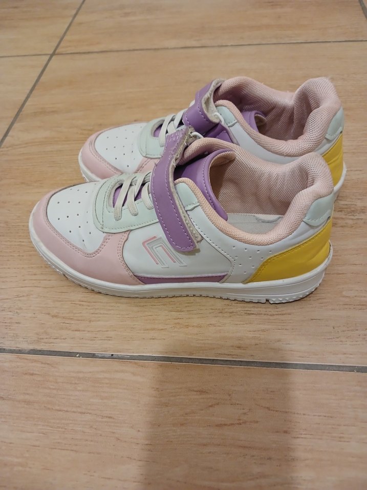 Kız Çocukları için Pastel Renkli Velcro Bağcıklı Spor Ayakkabı - Görsel 4