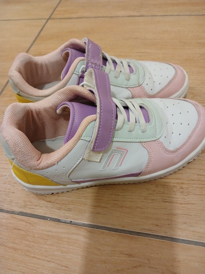 Kız Çocukları için Pastel Renkli Velcro Bağcıklı Spor Ayakkabı - Görsel 2