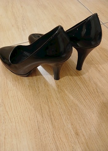 Parlak Siyah Rugan Stiletto Topuklu Kadın Ayakkabı - Görsel 4