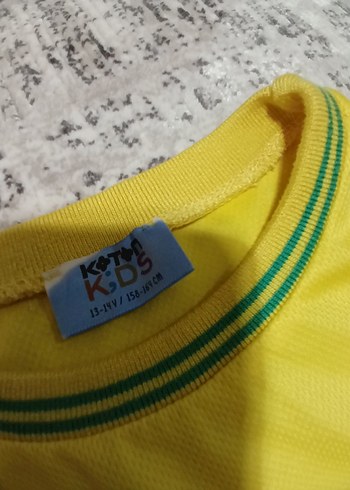 Sarı Baskılı Kemerli Kız Tişörtü - Görsel 5