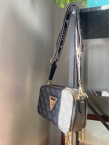 Guess Model Çanta