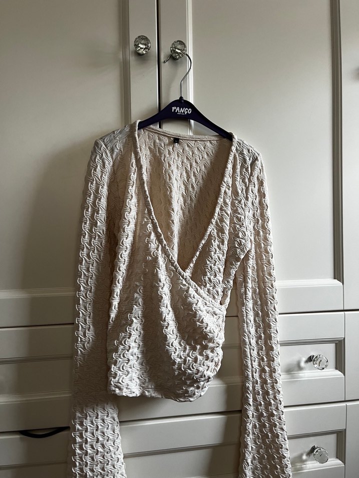 Beyaz V Yaka top - Görsel 2