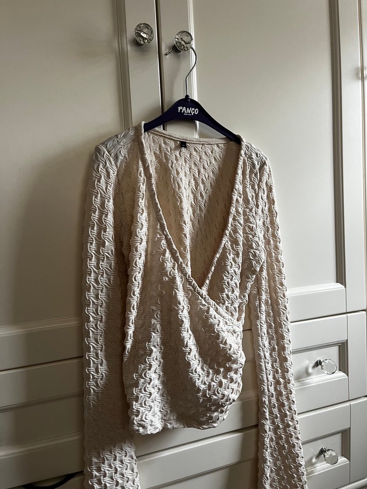 Beyaz V Yaka top - Görsel 3