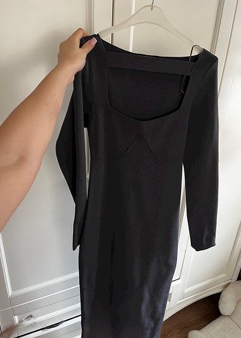 V Yaka Siyah Suni Kumaş Midi Strappy Elbise - Görsel 2