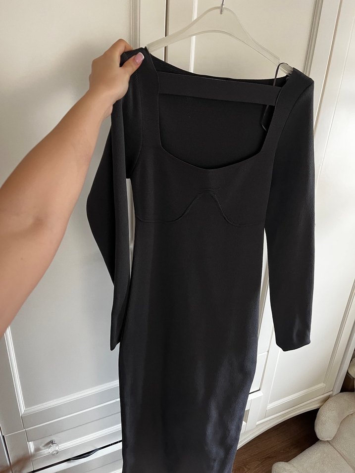 V Yaka Siyah Suni Kumaş Midi Strappy Elbise - Görsel 2