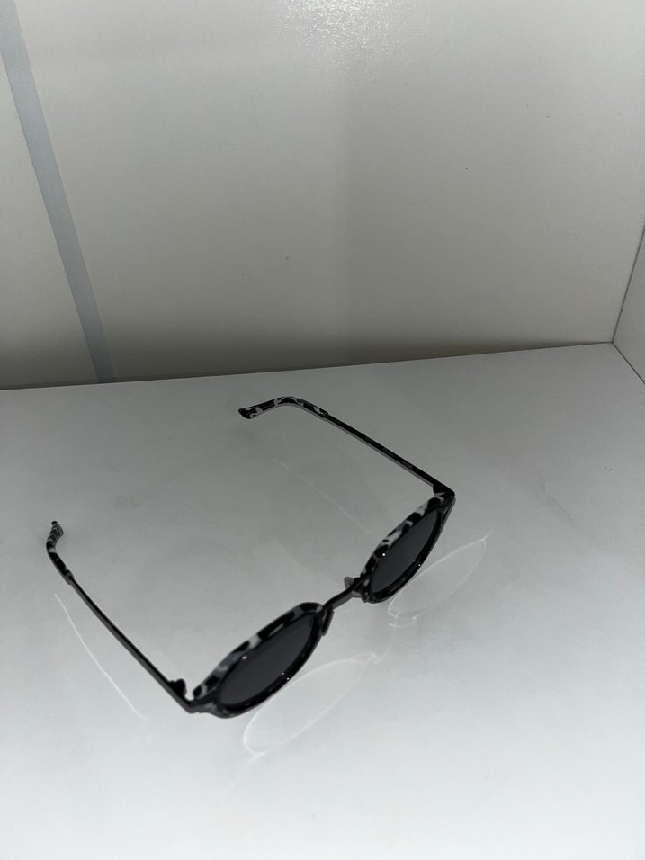 Şeffaf Gri Parisli Kadın Gözlüğü - Görsel 4