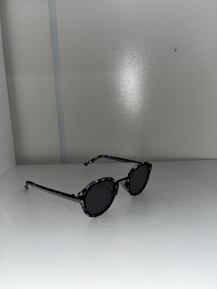 Şeffaf Gri Parisli Kadın Gözlüğü - Görsel 2