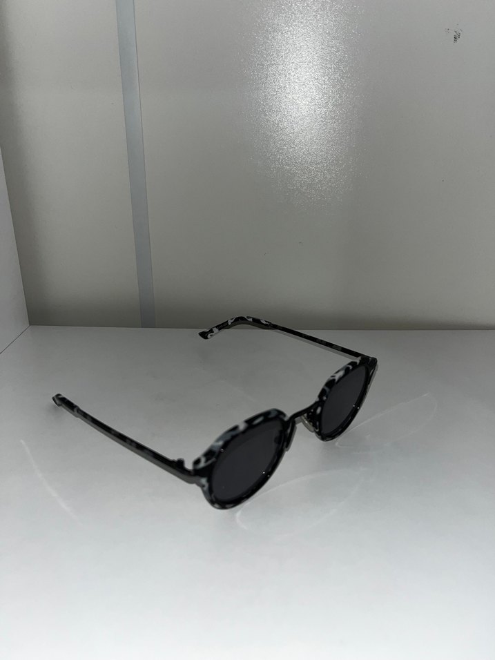 Şeffaf Gri Parisli Kadın Gözlüğü - Görsel 3