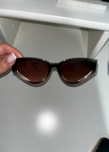 Minimalist Şeffaf Koyu Kahverengi Kadın Güneş Gözlüğü - Görsel 2