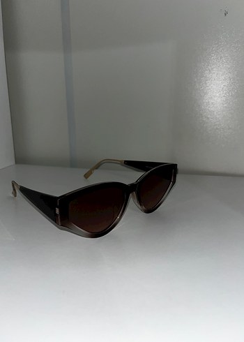 Minimalist Şeffaf Koyu Kahverengi Kadın Güneş Gözlüğü - Görsel 3