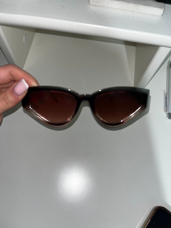 Minimalist Şeffaf Koyu Kahverengi Kadın Güneş Gözlüğü - Görsel 2