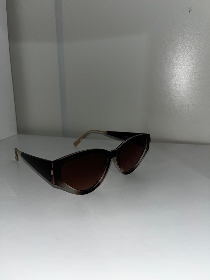 Minimalist Şeffaf Koyu Kahverengi Kadın Güneş Gözlüğü - Görsel 3