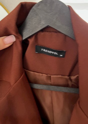 TRENDYOLMMİLLA KAHVERENGİ CROP BLAZER CEKET - Görsel 3