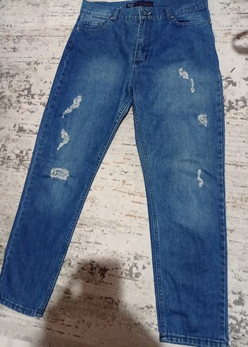Kadın Mavi Yırtık Detaylı Bol Kesim Jean